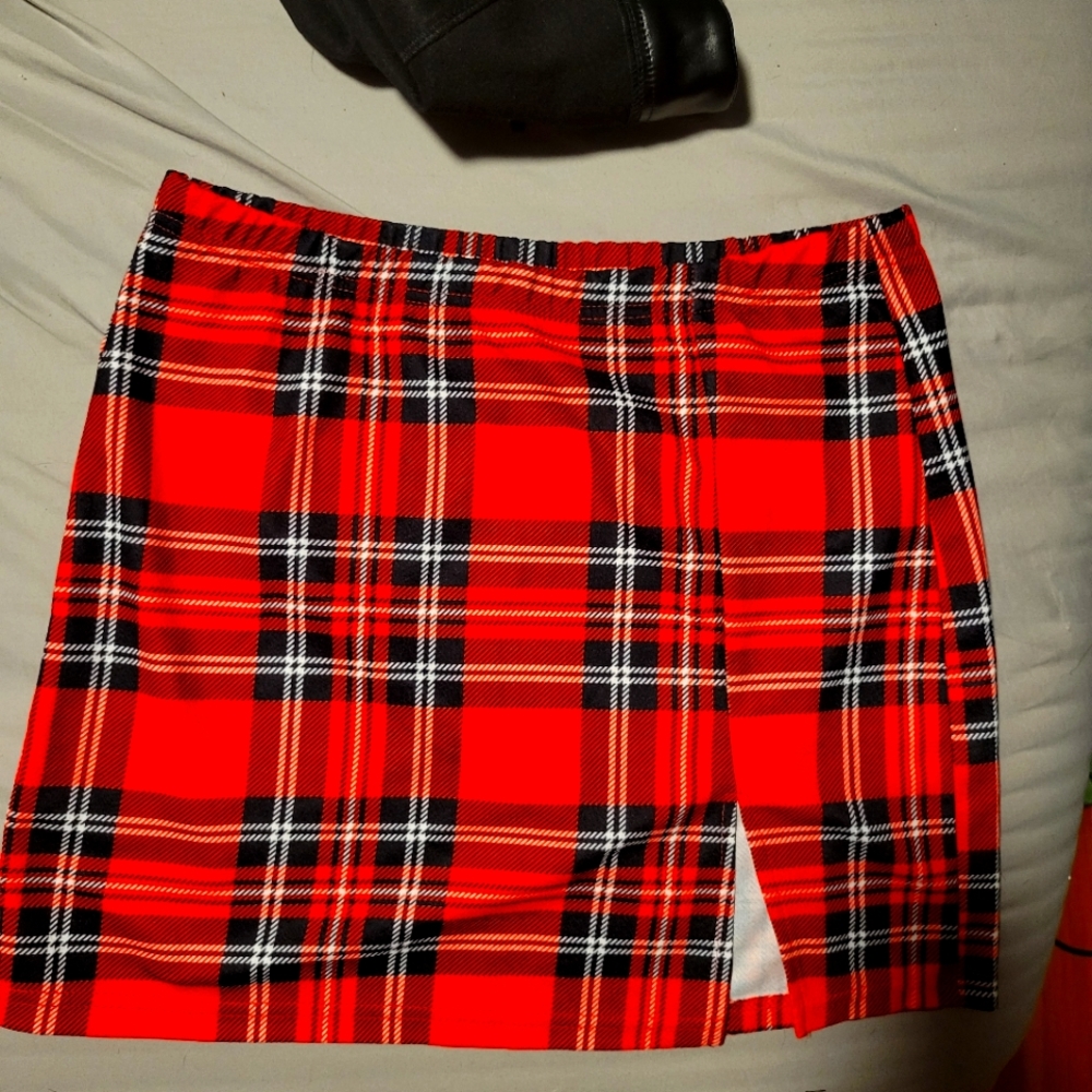 Red plaid mini skirt